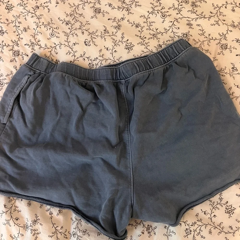 Target Universal Thread shorts - Picture 2 of 2